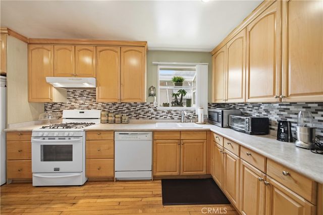 6853 Vanalden Avenue, Reseda, CA 91335