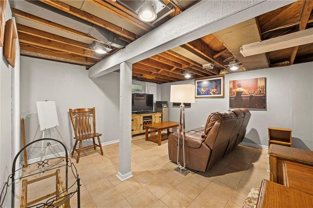 614 NE Woodlawn Street, Kansas City, MO 64116