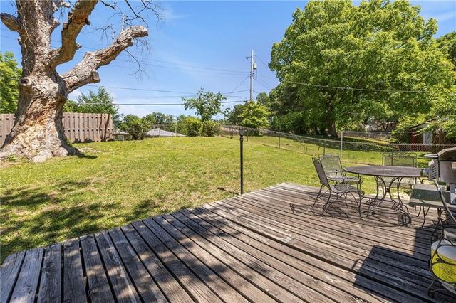 614 NE Woodlawn Street, Kansas City, MO 64116