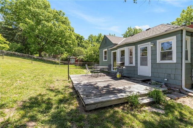 614 NE Woodlawn Street, Kansas City, MO 64116