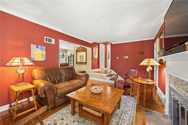 614 NE Woodlawn Street, Kansas City, MO 64116