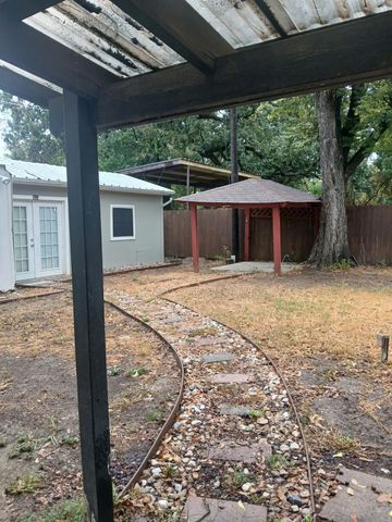 1111 Hickory Street, Irving, TX 75060