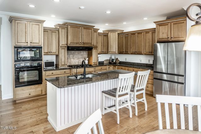 201 West Hawthorne Court, Greeneville, TN 37745