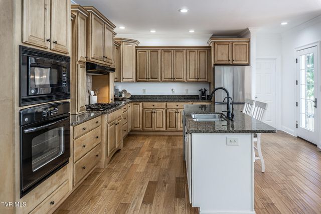 201 West Hawthorne Court, Greeneville, TN 37745