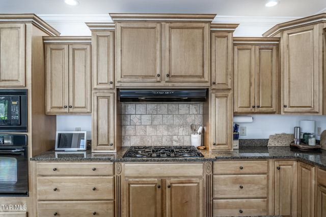 201 West Hawthorne Court, Greeneville, TN 37745