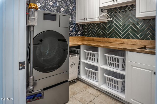 201 West Hawthorne Court, Greeneville, TN 37745