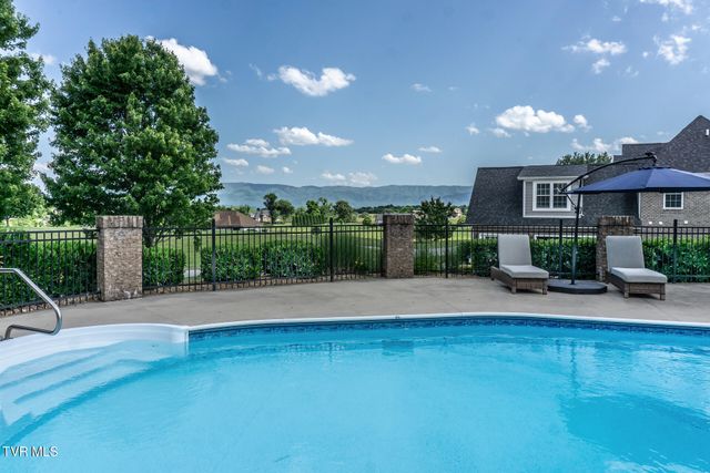201 West Hawthorne Court, Greeneville, TN 37745