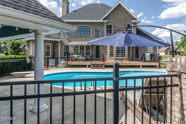 201 West Hawthorne Court, Greeneville, TN 37745