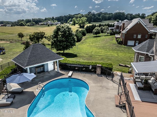 201 West Hawthorne Court, Greeneville, TN 37745