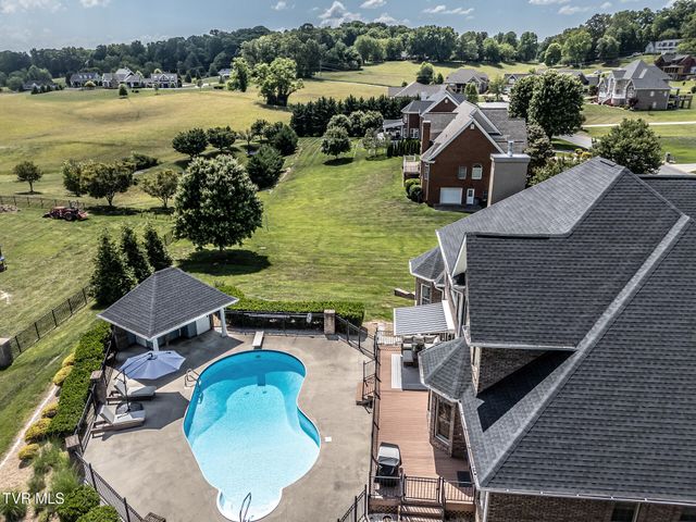 201 West Hawthorne Court, Greeneville, TN 37745