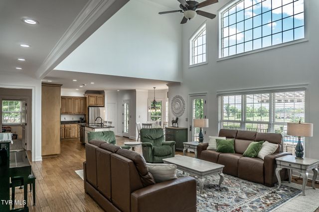 201 West Hawthorne Court, Greeneville, TN 37745