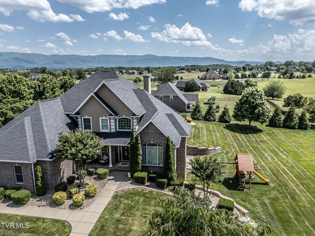 201 West Hawthorne Court, Greeneville, TN 37745