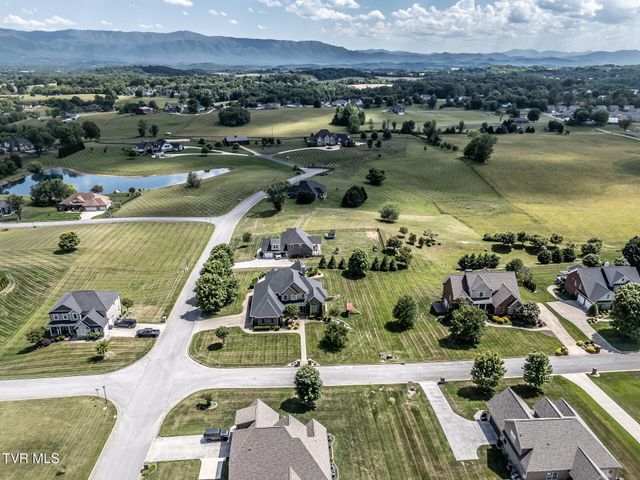 201 West Hawthorne Court, Greeneville, TN 37745