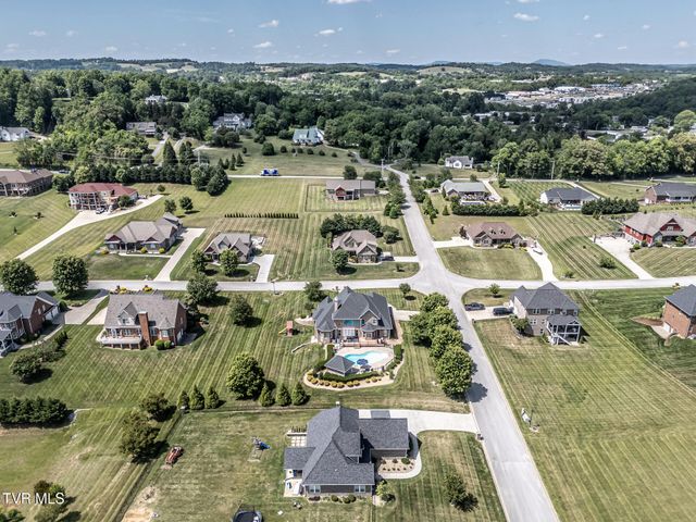 201 West Hawthorne Court, Greeneville, TN 37745
