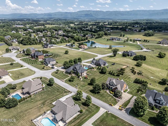 201 West Hawthorne Court, Greeneville, TN 37745