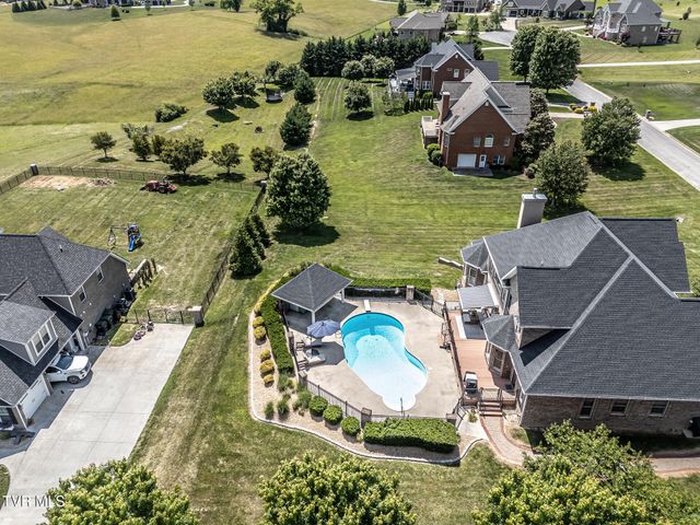 201 West Hawthorne Court, Greeneville, TN 37745