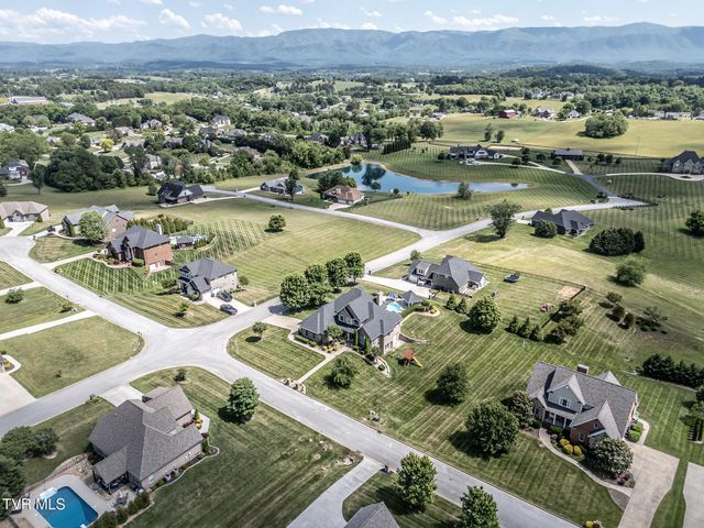 201 West Hawthorne Court, Greeneville, TN 37745