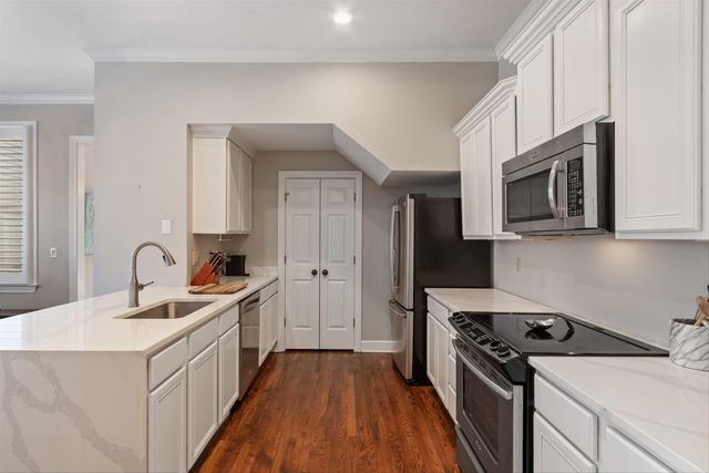 948 RIVER BREEZE DR, Memphis, TN 38103