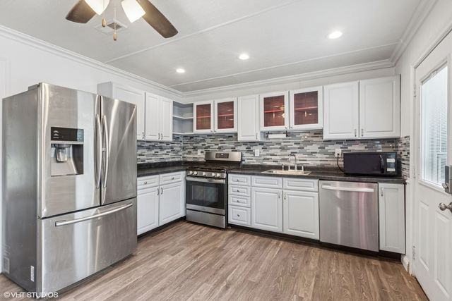 27 Ridge Circle, Streamwood, IL 60107