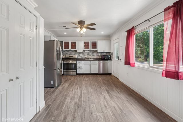 27 Ridge Circle, Streamwood, IL 60107