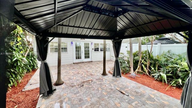 48 SW 14th St 1, Dania Beach, FL 33004