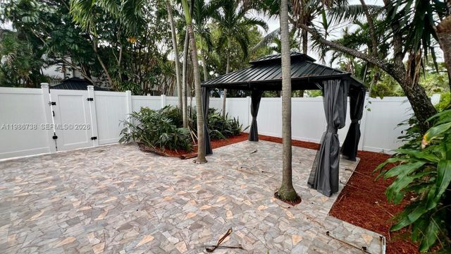 48 SW 14th St 1, Dania Beach, FL 33004
