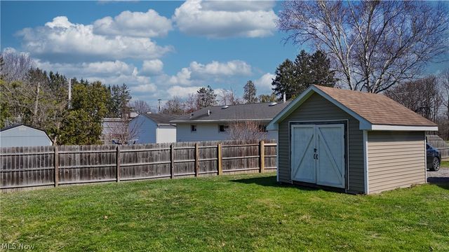 819 Fairfield Avenue, Columbiana, OH 44408