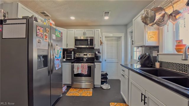 819 Fairfield Avenue, Columbiana, OH 44408