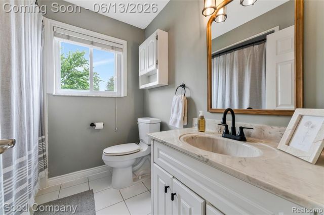 18489 Matthew Drive, Clinton Township, MI 48035