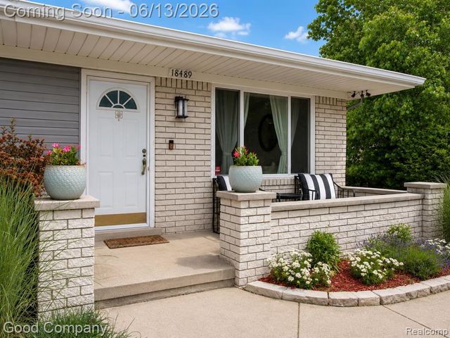 18489 Matthew Drive, Clinton Township, MI 48035