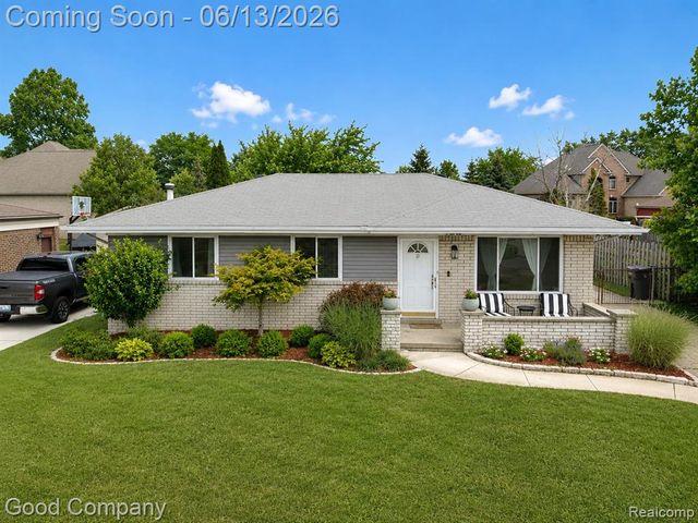 18489 Matthew Drive, Clinton Township, MI 48035