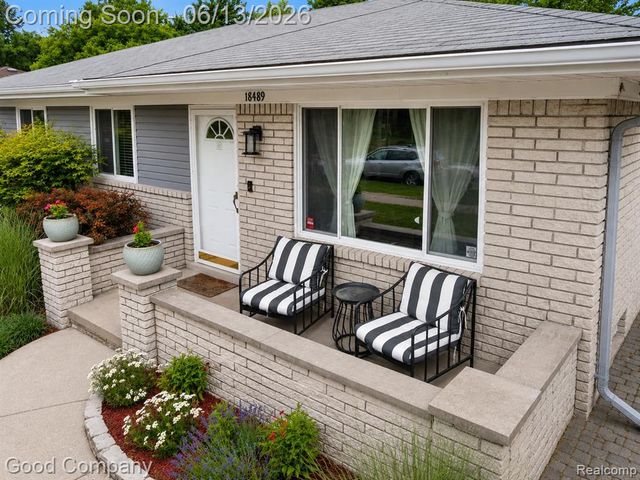 18489 Matthew Drive, Clinton Township, MI 48035