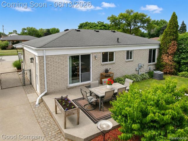 18489 Matthew Drive, Clinton Township, MI 48035