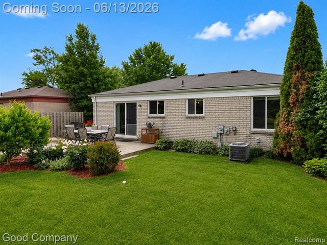 18489 Matthew Drive, Clinton Township, MI 48035