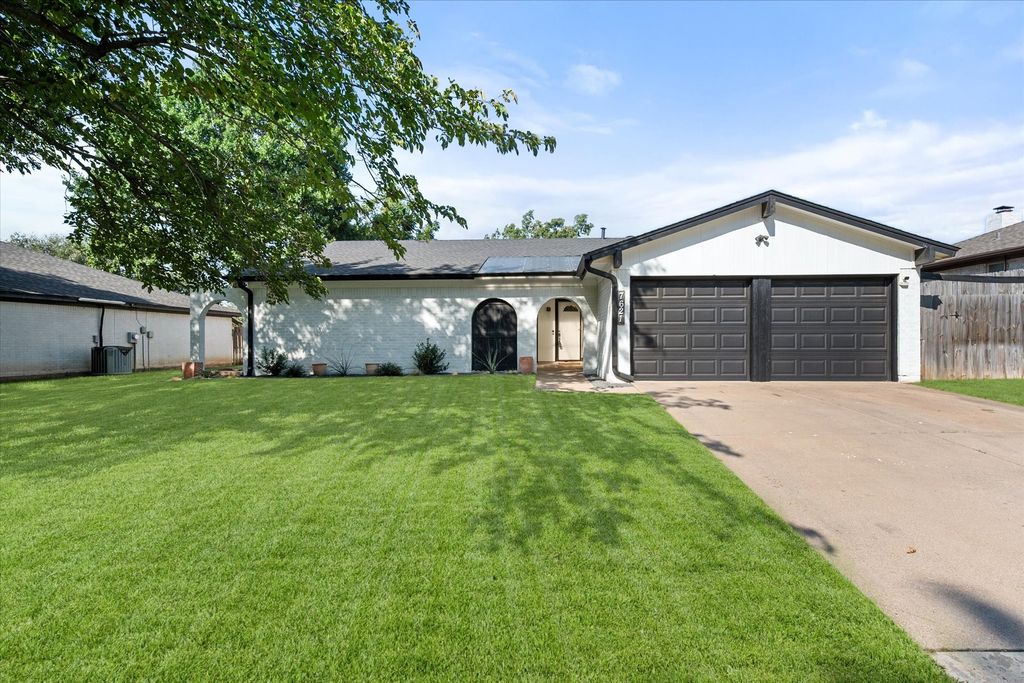 7621 Oak Ridge Drive, North Richland Hills, TX 76182 — photo 2
