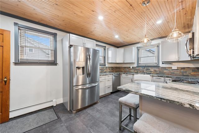 29 E Madison St, Latrobe, PA 15650