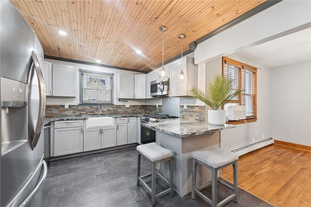 29 E Madison St, Latrobe, PA 15650