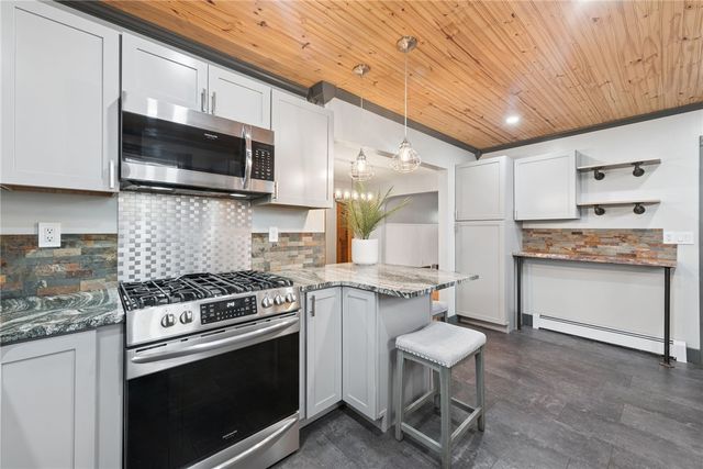 29 E Madison St, Latrobe, PA 15650