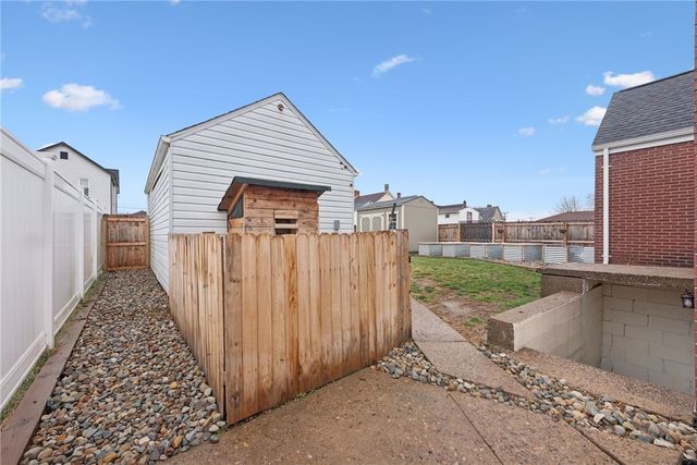 29 E Madison St, Latrobe, PA 15650