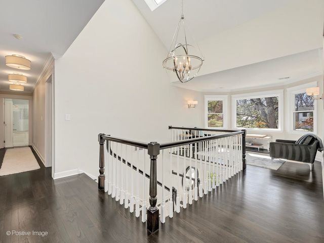 11 W Birchwood Avenue, Hinsdale, IL 60521