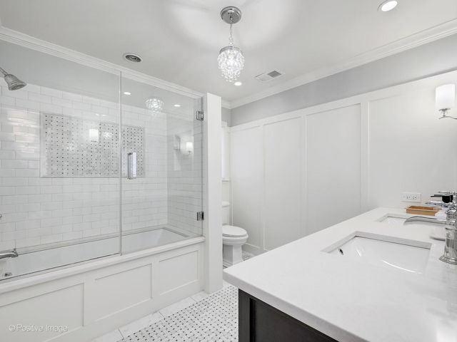 11 W Birchwood Avenue, Hinsdale, IL 60521