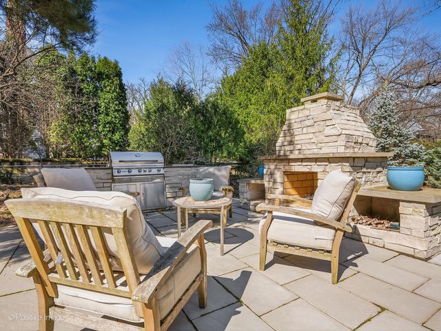 11 W Birchwood Avenue, Hinsdale, IL 60521