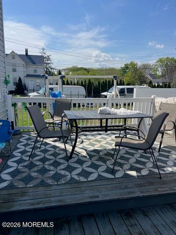 319 Roosevelt Avenue, Oakhurst, NJ 07755