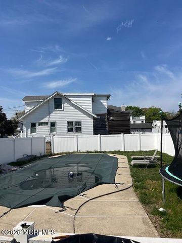 319 Roosevelt Avenue, Oakhurst, NJ 07755
