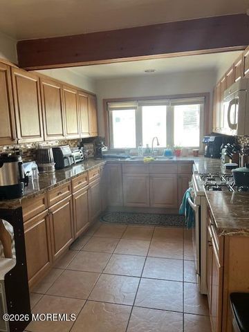 319 Roosevelt Avenue, Oakhurst, NJ 07755