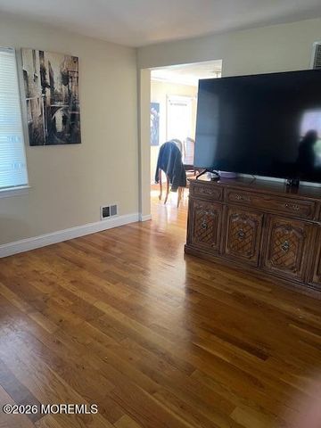 319 Roosevelt Avenue, Oakhurst, NJ 07755