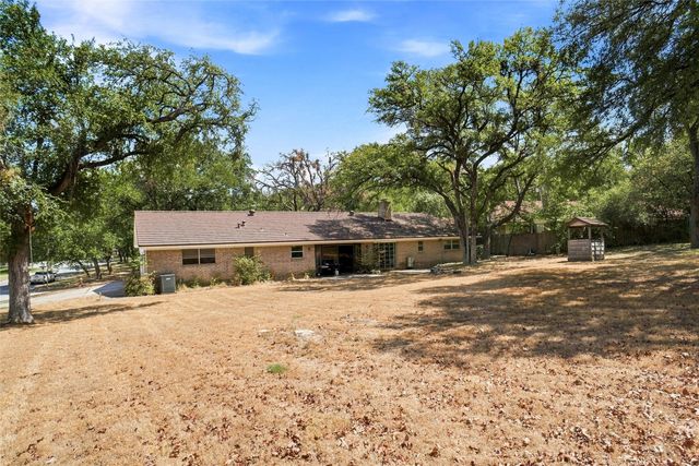 113 Wildwood Court, Azle, TX 76020