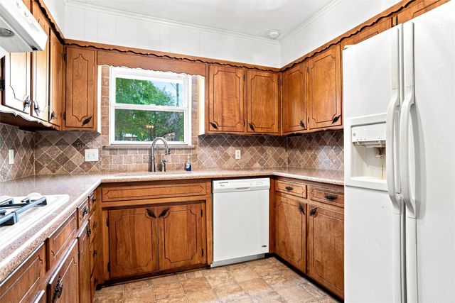 113 Wildwood Court, Azle, TX 76020