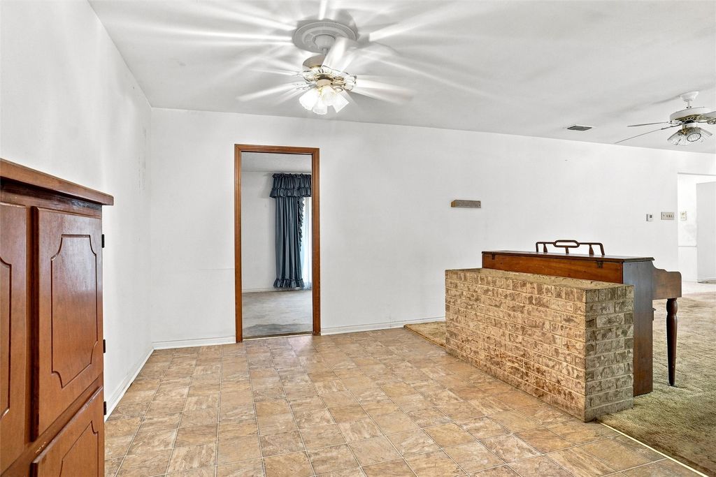 113 Wildwood Court, Azle, TX 76020 — photo 5