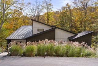 1633 Cardinal Hill Lane, Sugar Grove, OH 43155